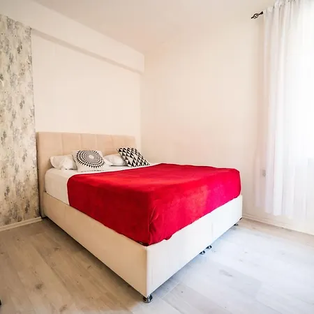 Modern 1bdr Near Center شقة *